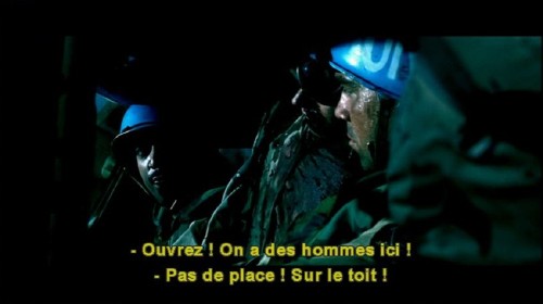 Subtitles read: - Ouvrez ! On a des hommes ici ! and: - Pas de place ! Sur le toit !